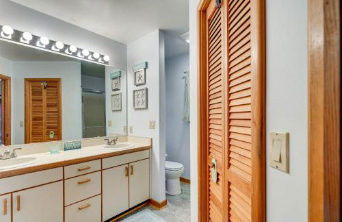 1 Mi to Beach Access Southern Shores Gem with Deck - Foto 17