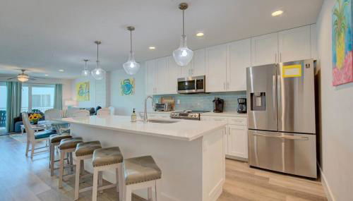 Sunset Dreams 304 Modern Madeira Beach Condo Heated Pool & Walk to Beach - Foto 5