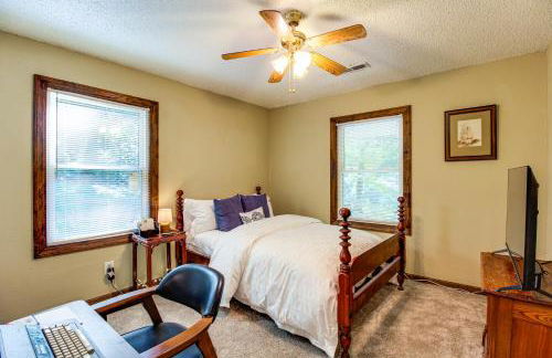 Lake Guntersville Hideaway! Home on Over 2 Acres - Foto 8