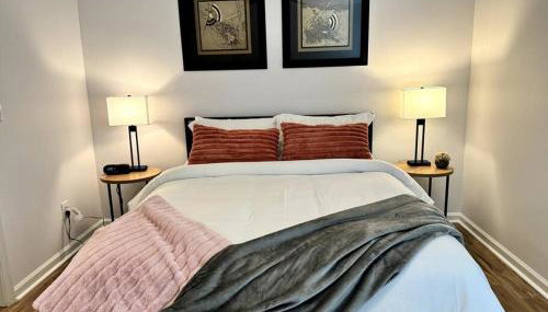 Bright Spacious Renovated Home Master on Main - Foto 3