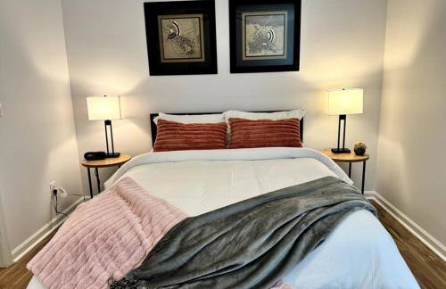 Bright Spacious Renovated Home Master on Main - Foto 3