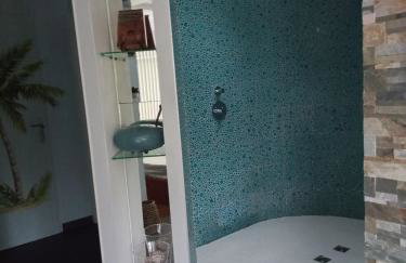 Charmante maison avec spa, sauna et jardin privatif - Photo 8