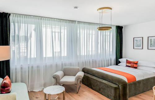 Chic City Apartment, 1BR for 2, Elegant Comfort, City Center - Foto 14