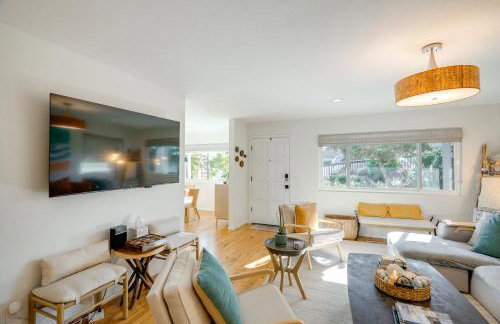 Seaside Home with Hot Tub and Patio Close to Beaches! - Foto 2