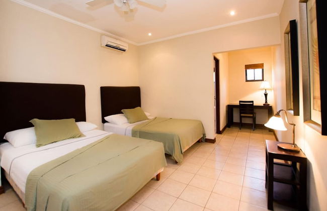 Beautiful Condo in Peaceful Cliffside Location with a Private Balcony & Stunning Ocean and Mountain Views - Foto 5