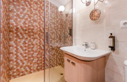 Serene Duplex House With Patio by LovelyStay - Foto 20