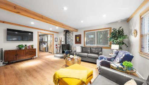 Sweet Pine Deck + Hot Tub, Cozy Modern Interior Close to Ski Resort! - Foto 2, Other