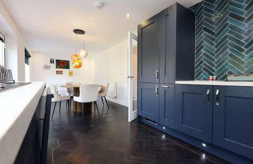 Contractor 4 Bed 2 BA 5 mins to Airport & Barry With Parking - Foto 27