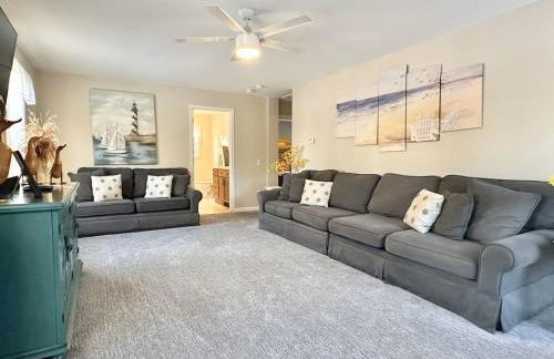 Waterfront Family & Pet Friendly Home with Hot Tub "Sandpiper Shores" - Foto 34