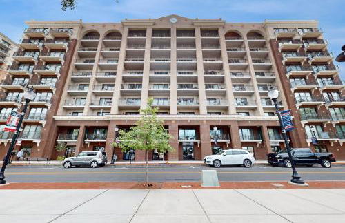 Dog-friendly downtown condo with riverfront balcony - walk to shops & eateries - Foto 26