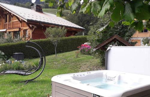 A4 km de Megève très joli studio avec jacuzzi ,vue sur les montagnes au calme - Foto 31