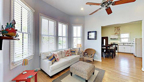 Under the Avenue - Foto 1