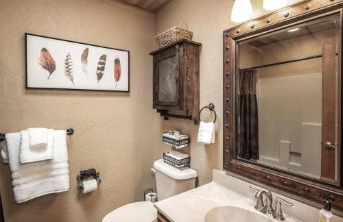 Horsin Around-cabin With A Peaceful Covered Deck - Foto 34