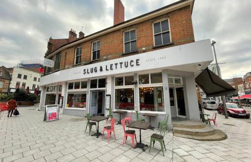 Stylish 1 bedroom flat with free parking - Foto 13