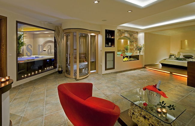 Iakovakis Suites & Spa - Photo 11