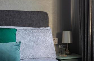 Clicketts - 3-Bedroom, Full Entire House, Sleeps 6 guests, Free wifi, Street Parking, Smart TV, Basildon, Essex London - Foto 44