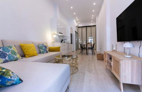 Apartamento moderno recién reformado con patio en el centro de Elche - Foto 1