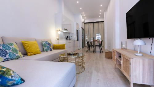 Apartamento moderno recién reformado con patio en el centro de Elche - Foto 1