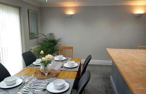 Croeso; Cosy and ideally located for mountains and beaches - Photo 15