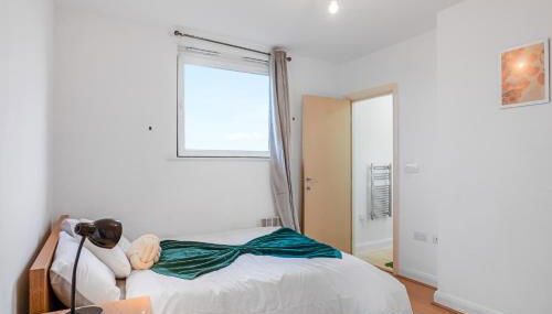 City Center Base Spacious Apartment with Secure Parking - Foto 2, towels, wardrobe