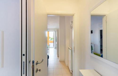 Apartment with Terrace & Parking near the Sea - Foto 9