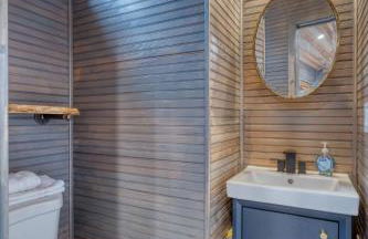 Stay Portland - Restored Farmhouse & Backyard Tiny House Village - Photo 57