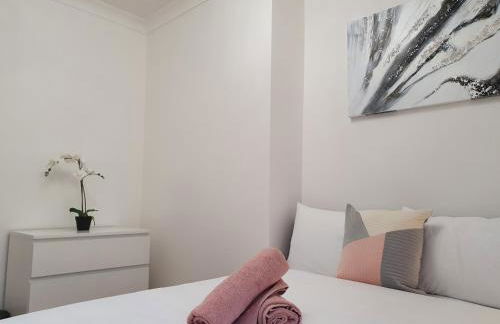 Glasgow Comfortable and Modern 3 Bedroom Mid Terraced Villa - Foto 6