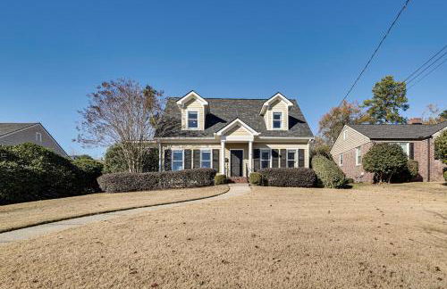 Summerville Historic Bungalow with Hot Tub - Foto 5
