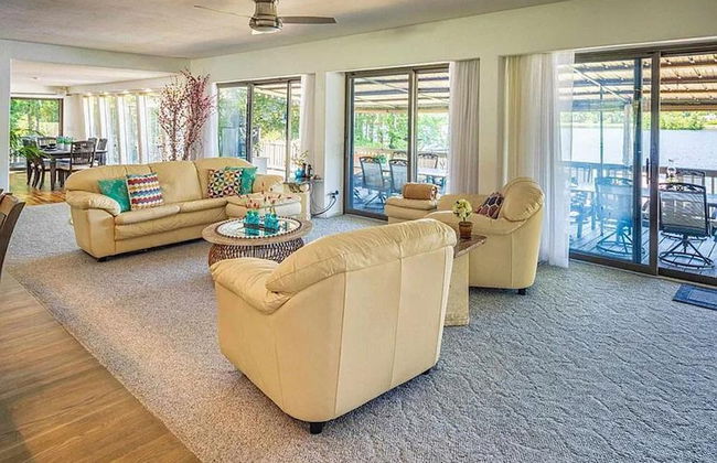 Lakehouse w Private Beach Bar Lg Deck Dock - Photo 25