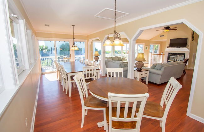Spacious Ocean View Home w/ New Furniture, Huge Deck, & Wifi - Foto 15