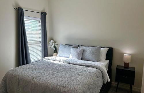 Quiet 2BR Retreat , Fenced yard , Modern Duplex - Foto 10