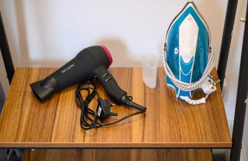 Metrolink Steps Away • Fast City & Airport Links - Foto 25