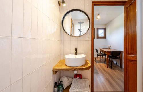 Cozy Alpine Apartment Sleeps 4, Private Parking - Foto 18