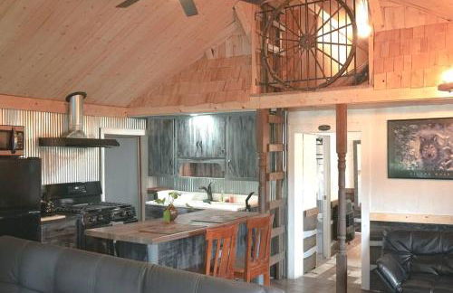 Wolf's Cabin-Walk to Downtown Noblesville - Foto 21