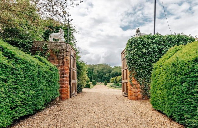 Lavish Tudor Hall Gardens - Sleeps 14 - Foto 18