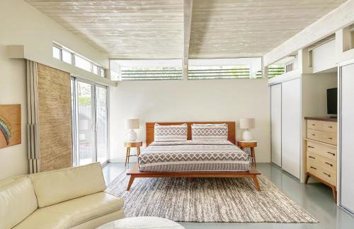 Retro Rendezvous Pool and Spa MidCentury Modern Home - Foto 17