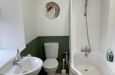 Stunning Cottage with Log Burner- King Bed- Great Design-Free Wood - Foto 5