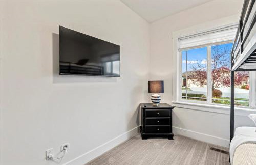 Relaxing Sauna Retreat Fire Pit and Swing Set - Foto 33