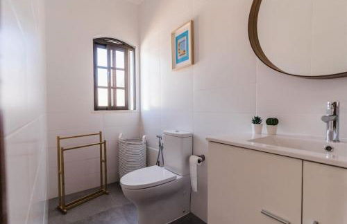 StaySalty - Resort Style Family Beach House with Pool - Photo 28