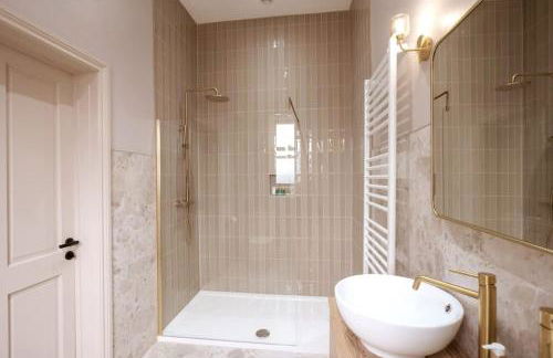 Our House Collective - Luxury Stay in Lincoln City Centre, Hot tub, Sleeps 16 - Foto 33