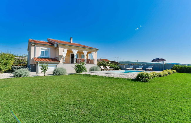 Villa in Debeljak With Private Pool - Foto 1