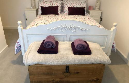 Spire View - New Forest Holiday Home - Photo 16