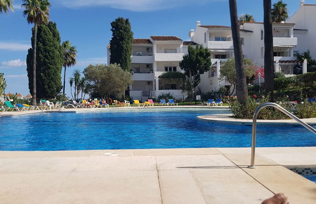 Apartmentsleeps4-pool-bbq-garden-ac - Foto 10