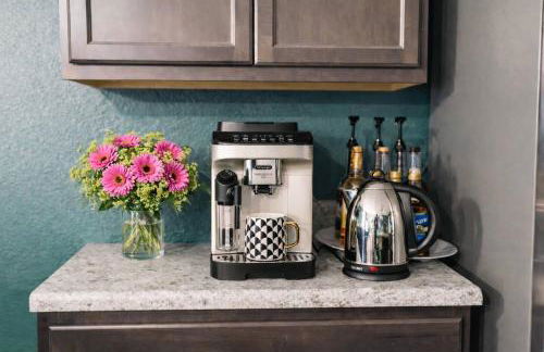 Chic Dog-Friendly 4BR | OWA + Beach + Fenced Yard - Foto 42