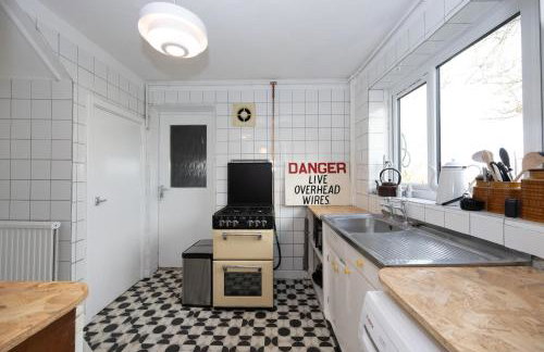 Cosy mid century Stockport with views, dog walks, woodburner - Foto 25