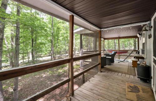 Dog-Friendly w Hot Tub, Fire Pit & River Access - Photo 19