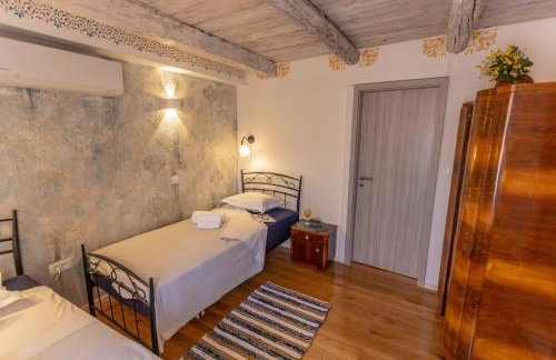 Charming stone house with private pool & jacuzzi - Holiday Home Vera - Photo 33