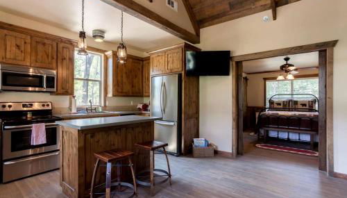 Two-Bedroom Cabin Rental with Fully Equipped Kitchen near Fredericksburg, Texas - Foto 3