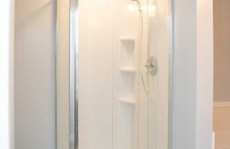 Lakefront Cottage with Private Hot Tub! - Foto 16