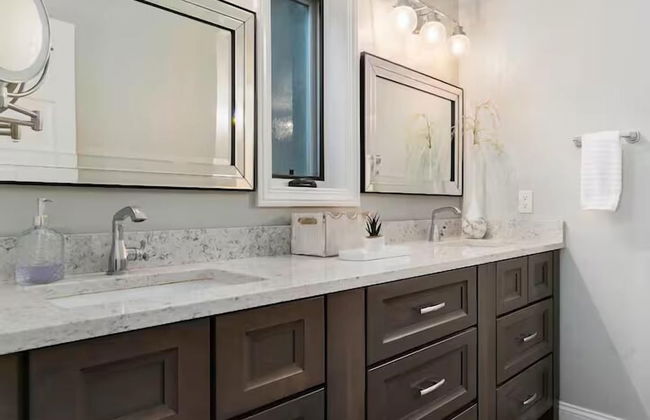 The Luxe Lake House - Photo 9